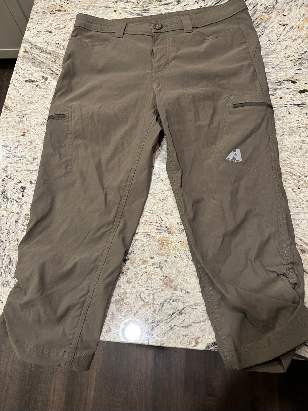 Eddie Bauer women’s 4 taupe Capri Pants
